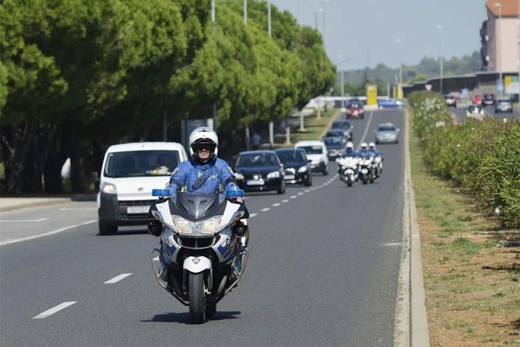 Slika /Novi direktorij/Nove slike-MUP/prometna policija motorist2 (1).jpg